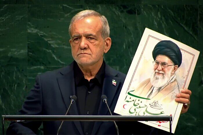آیت‌الله دری‌ در گفتوگو با حامیان دولت گفت: سخنرانی پزشکیان در سازمان ملل صدای صلح‌طلبی و ایستادگی ملت ایران بود