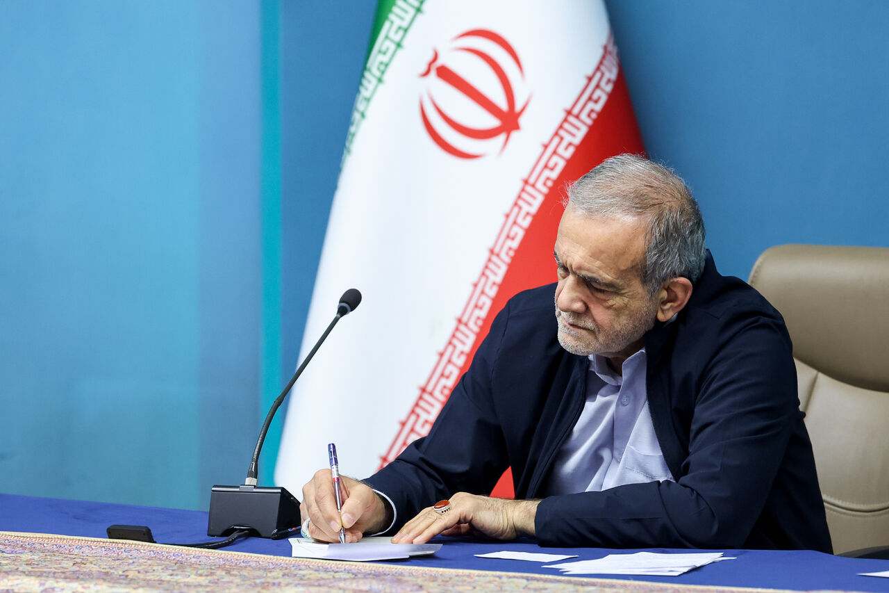 رئیس جمهوری پزشکیان: خوی می‌تواند کانونی جهانی برای بازشناسی میراث شمس و مولانا باشد