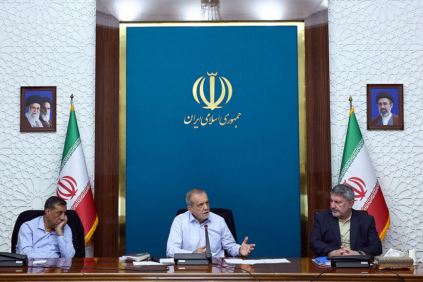 رئیس‌جمهور: امروز از واردات بنزین بی‌نیاز شده‌ایم