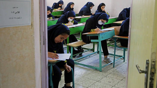 بعضی دانش‌آموزان هنوز کتاب ندارند